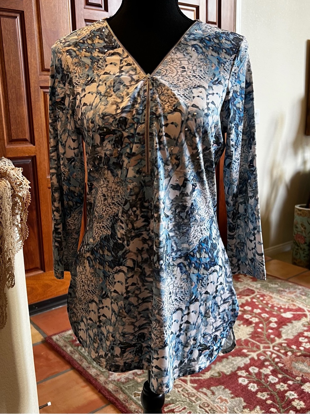 Crystaline Tango Mango Top Sz S 3/4 Sleeve V Neck Zipper Pullover Blue Patterned